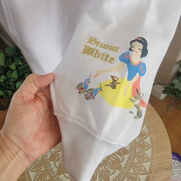 White Snow White Disney Graphic Hoodie SZ L - Picture 9 of 9